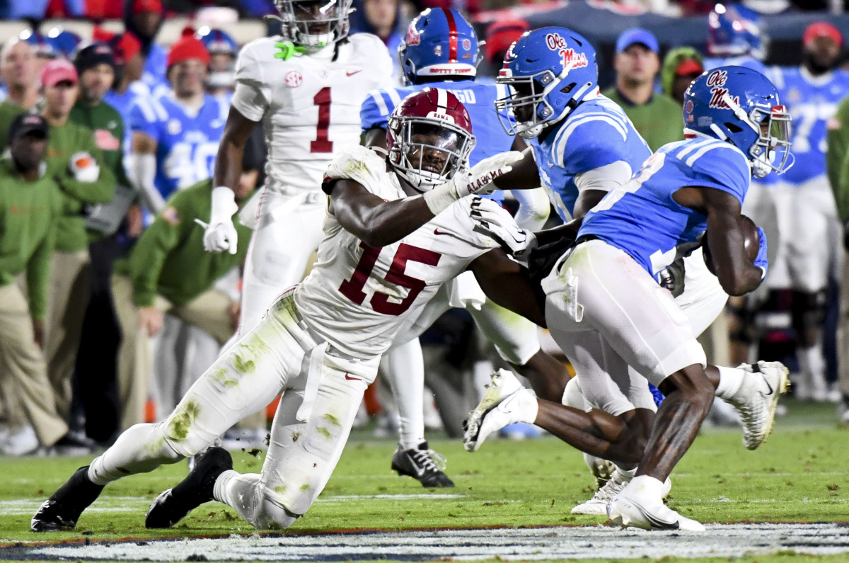 Alabama edge defender Dallas Turner